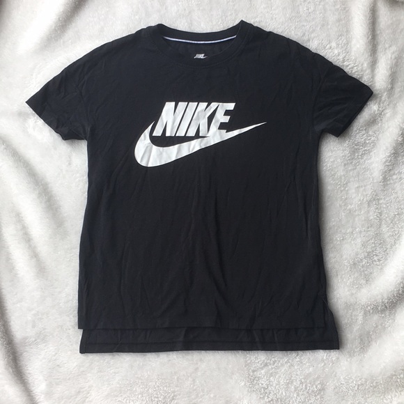 Nike Tops - Nike Tee